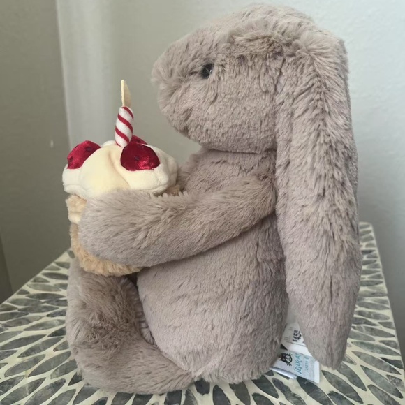 NWT JELLYCAT BASHFUL BEIGE BUNNY BIRTHDAY CAKE Authentic - Picture 3 of 5